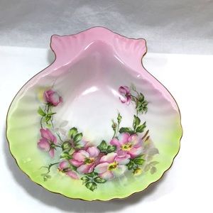 Ceramic Scalloped Shaped Painted Decorative Dish